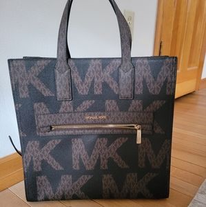 Beautiful Michael Kors Kenly Bag